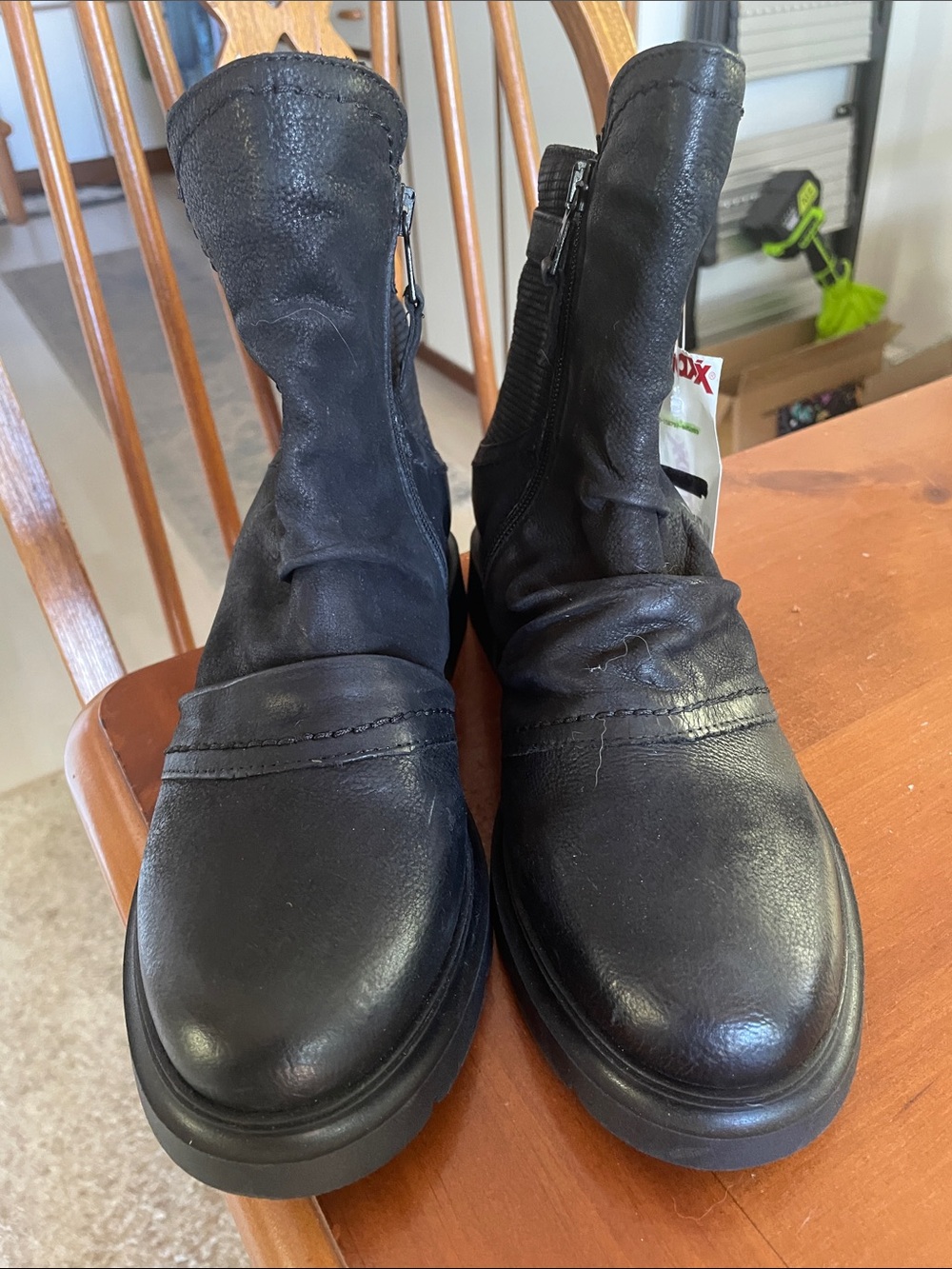 MIZ MOOZ Women’s Black Leather Zip Ankle Boots size 39